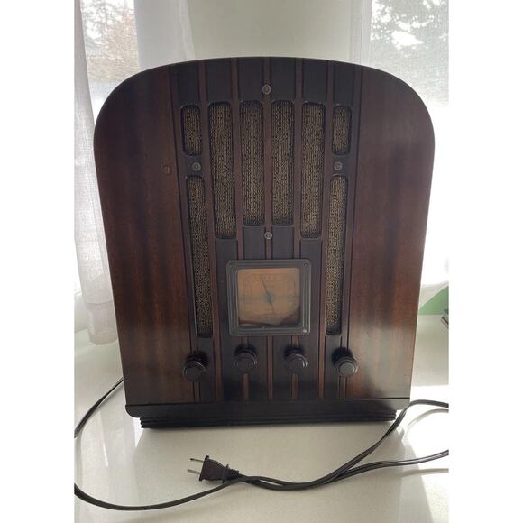 GE Tombstone Radio No. M-51, AM-Shortwave, 1934-1935, 15"W x 17"H - Picture 1 of 16